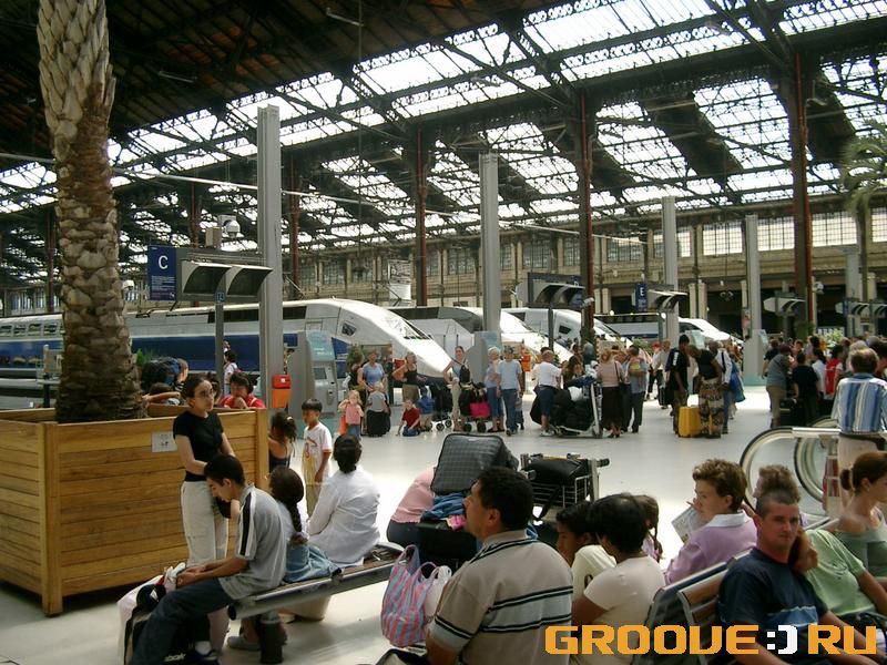 «la gare Lyoon, nous partons a Geneve»